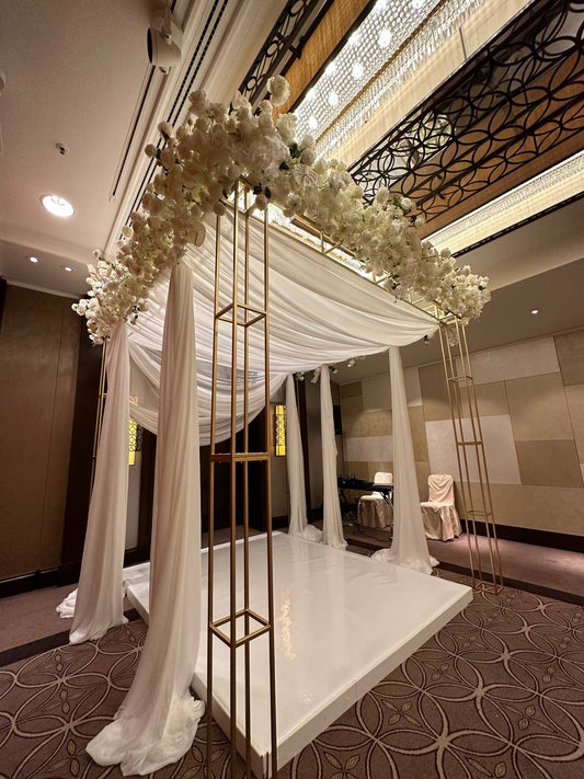 Hochzeitsbogen Chuppah Gold und Weiß
