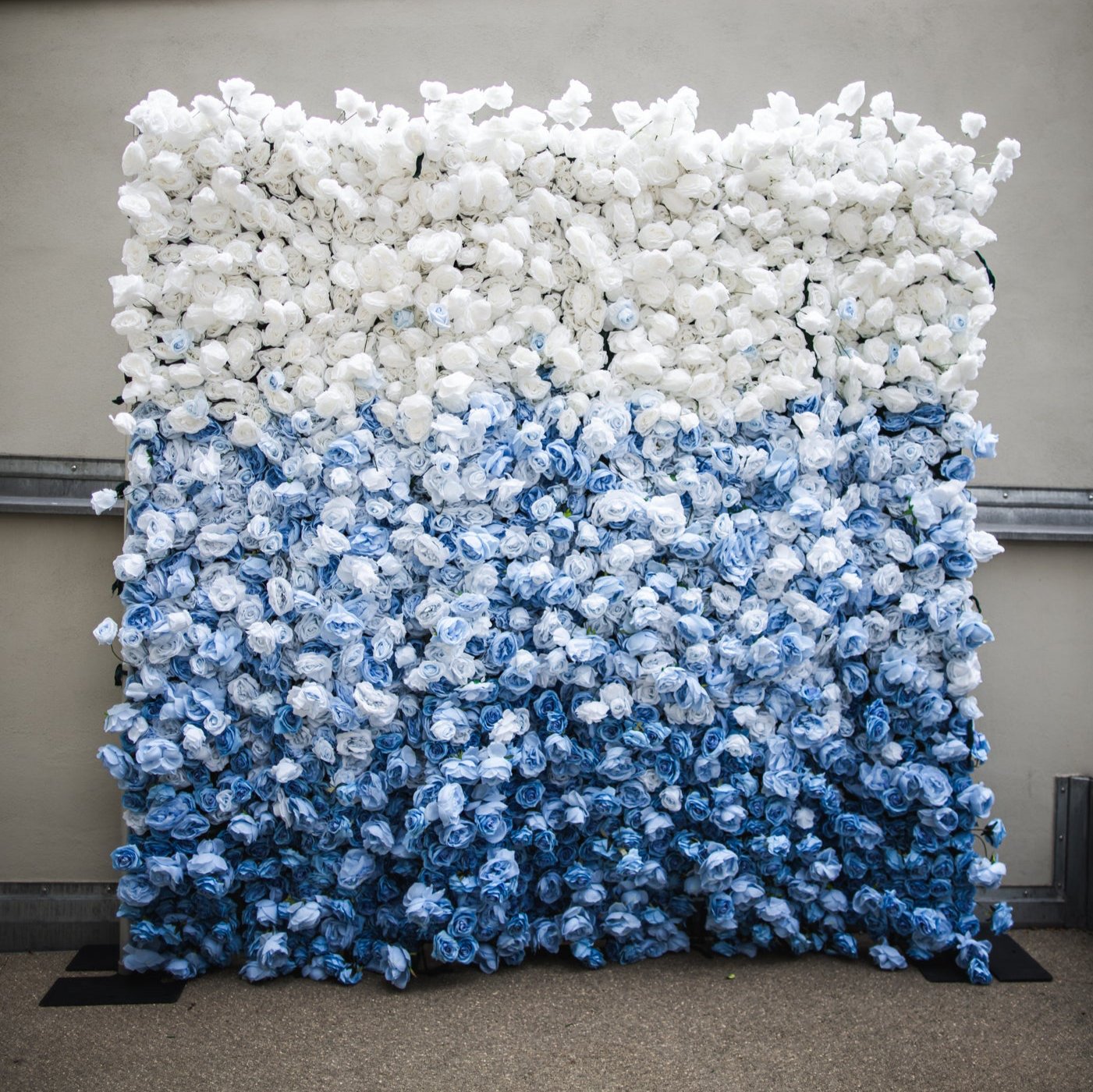 Blumenwand "Blue Ombre"