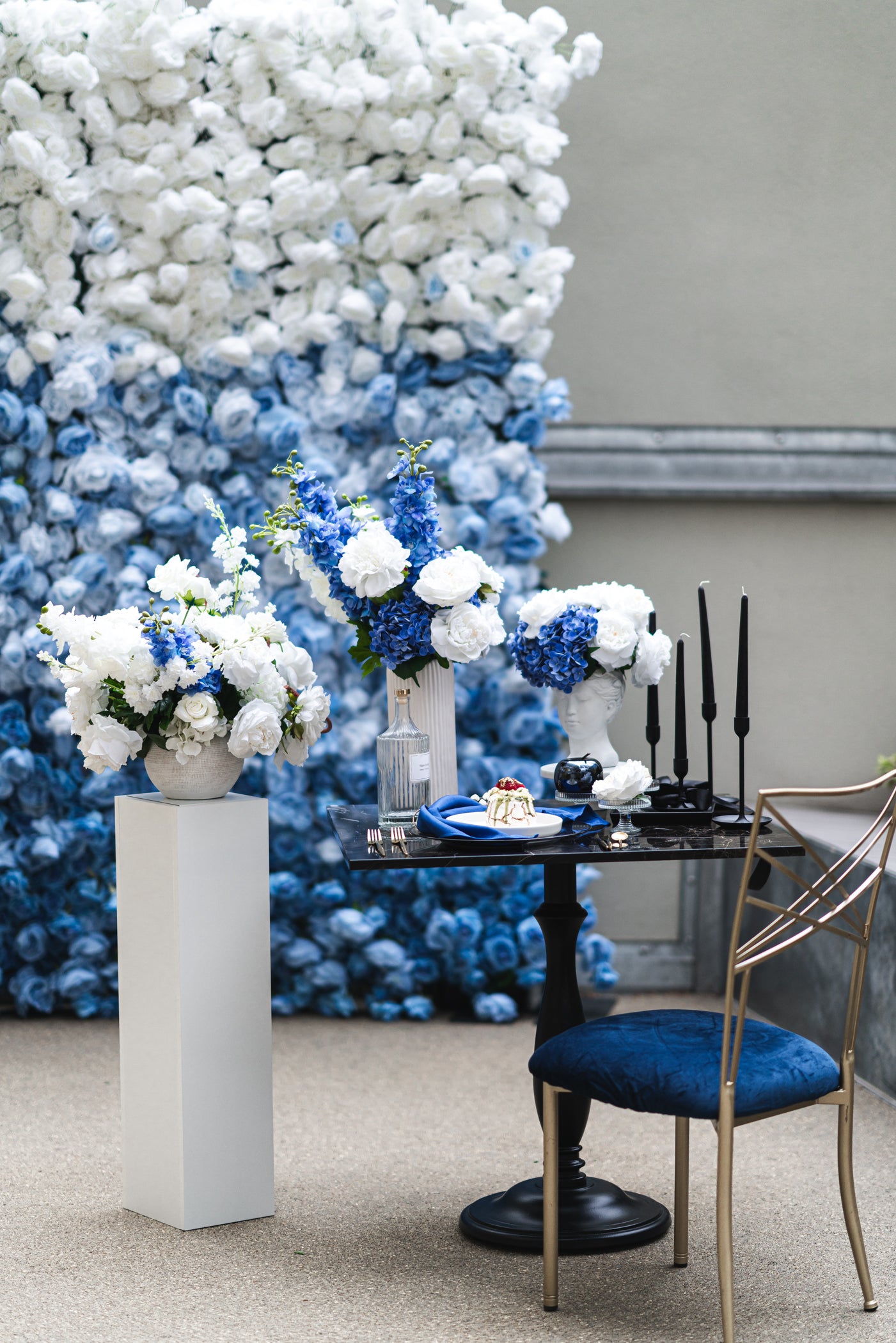 Blumenwand "Blue Ombre"